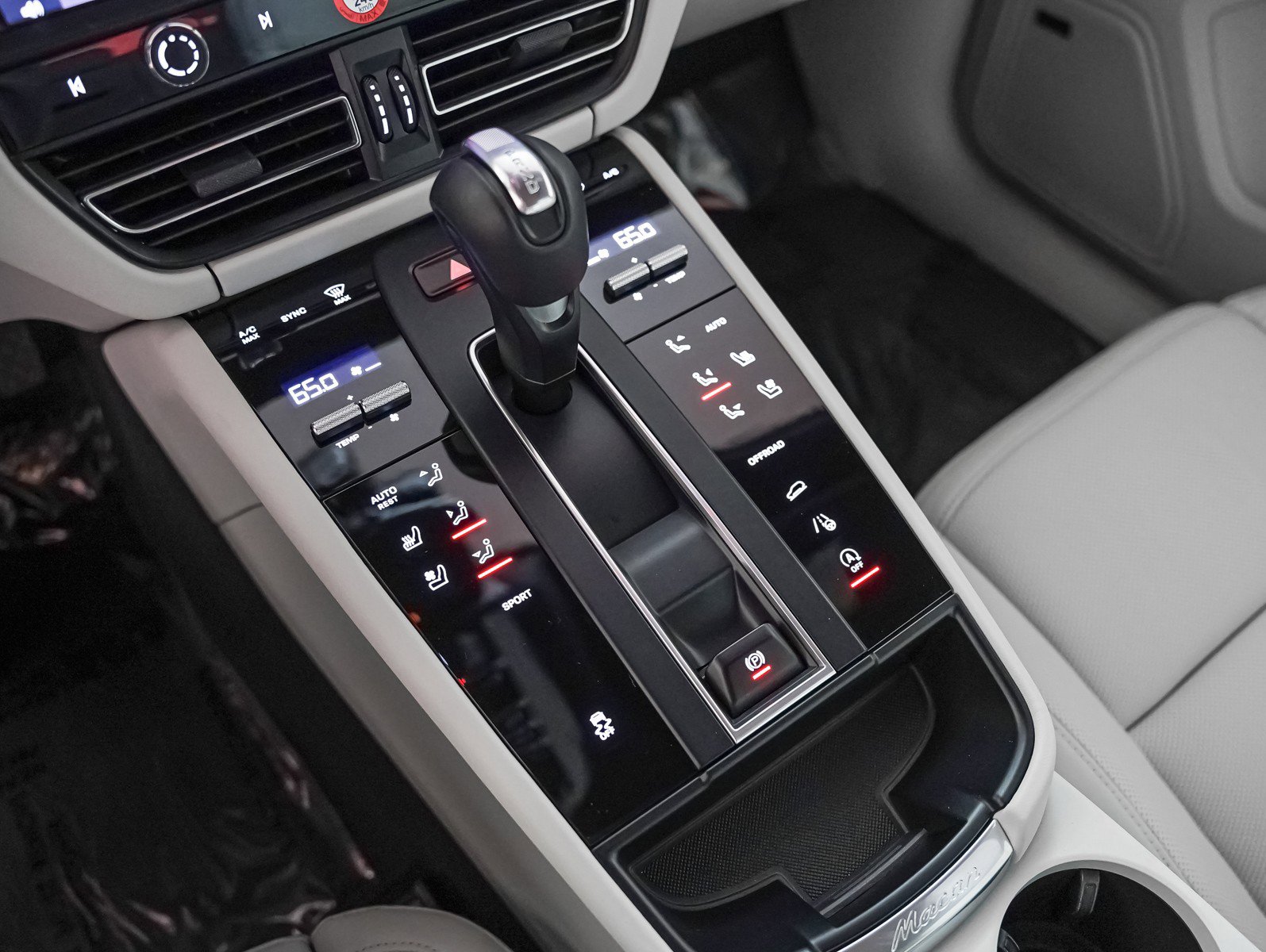 Certified 2025 Porsche Macan image 20