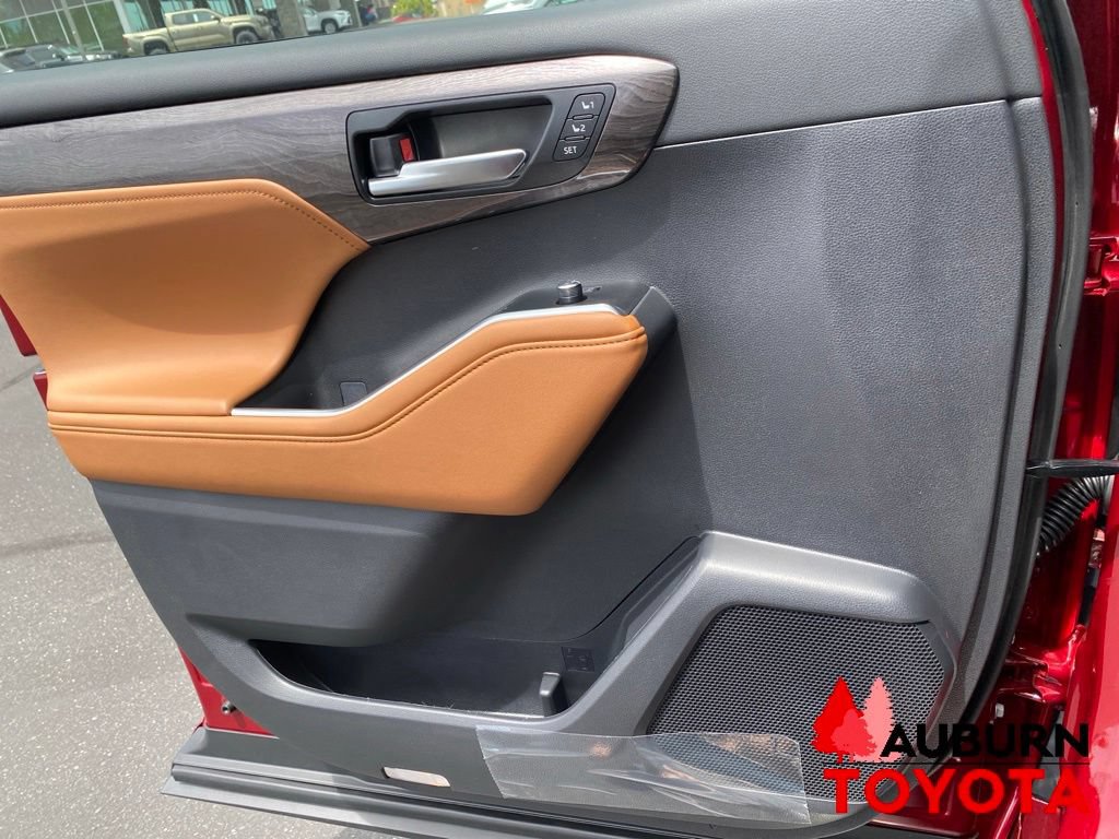 New 2026 Toyota Highlander Platinum AWD/4WD image 39