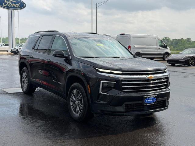 Used 2026 Chevrolet Traverse LT AWD/4WD image 3