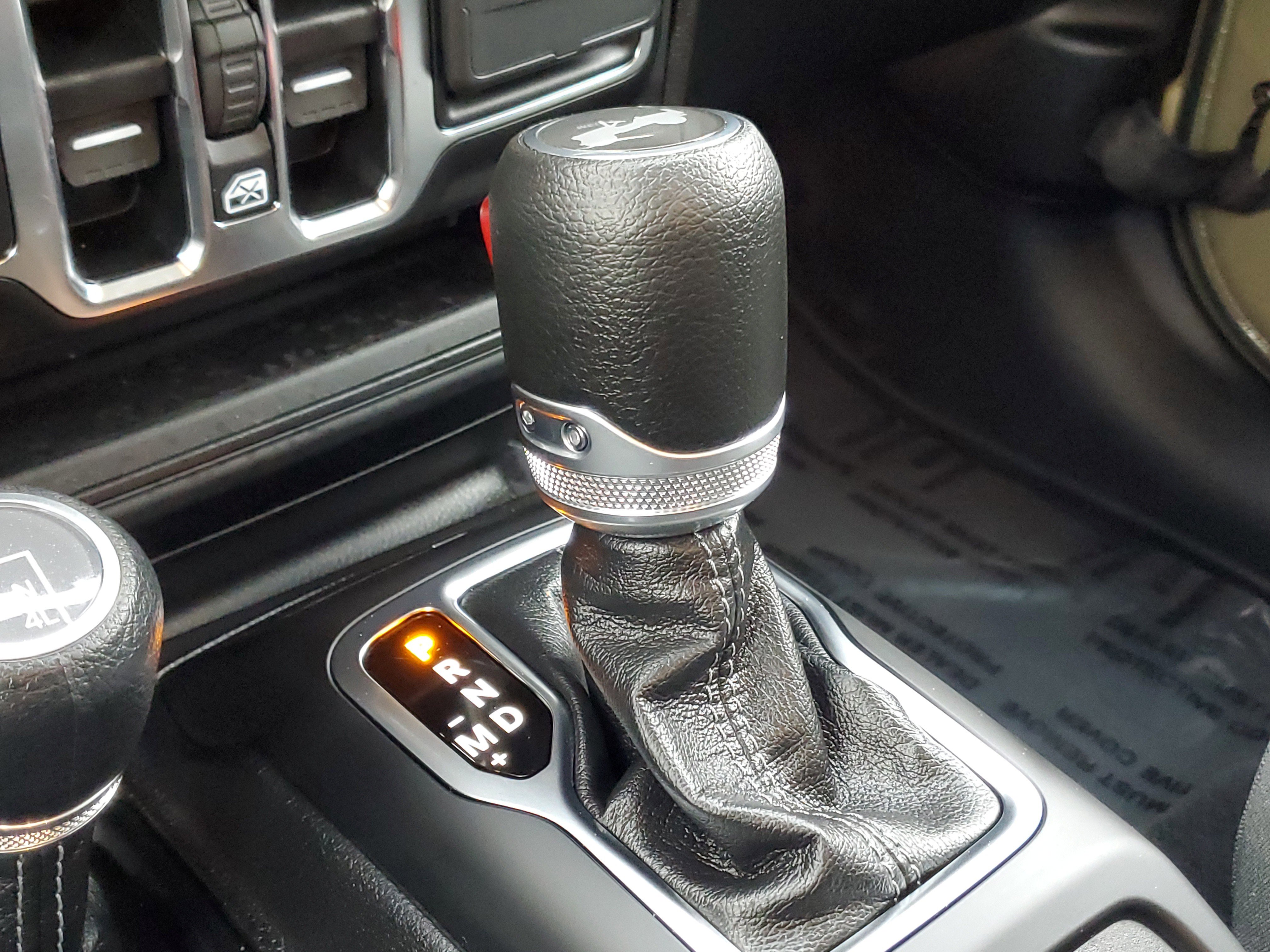 Used 2025 Jeep Wrangler Sport image 27