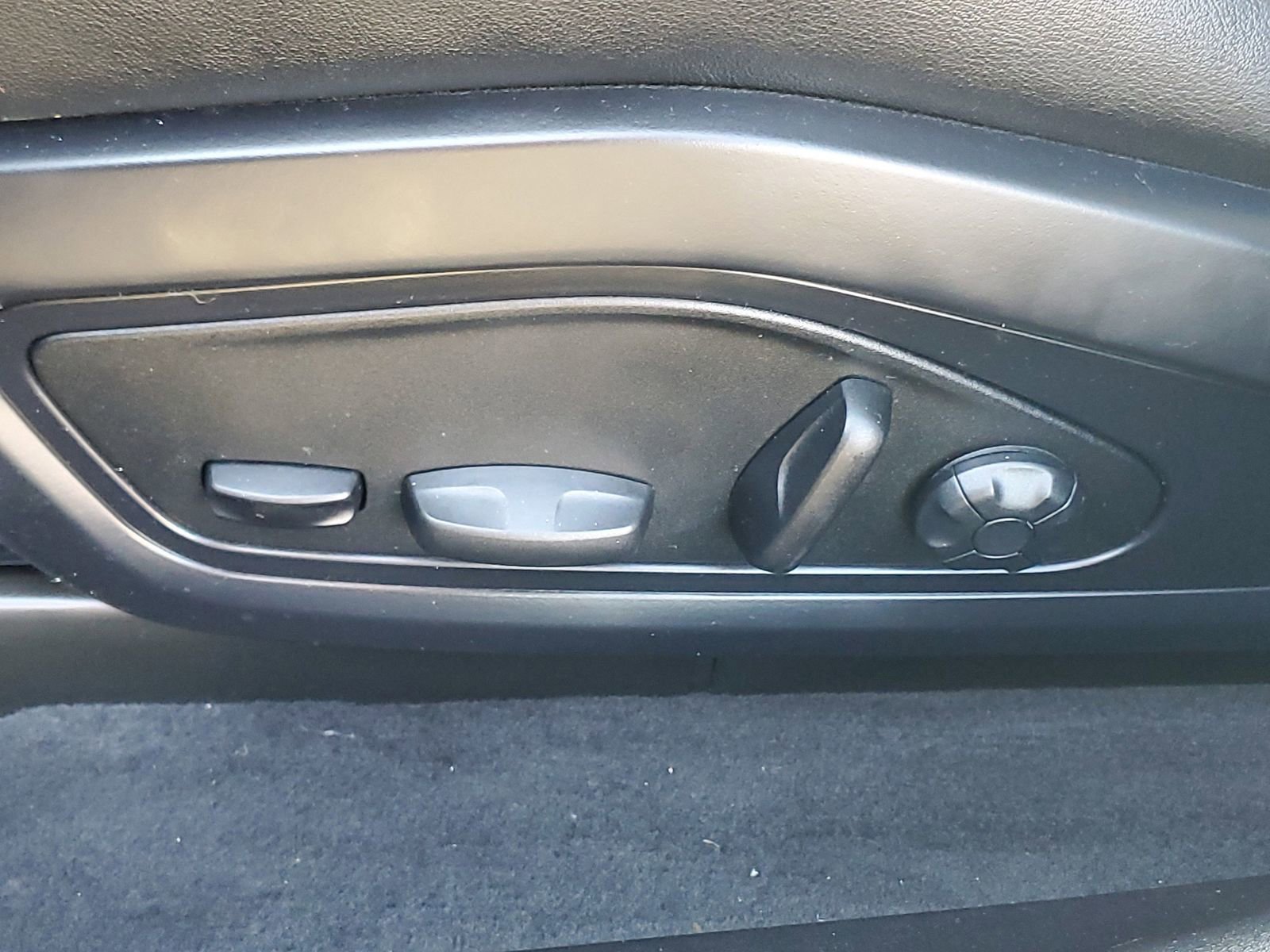 Used 2022 Porsche Taycan image 23