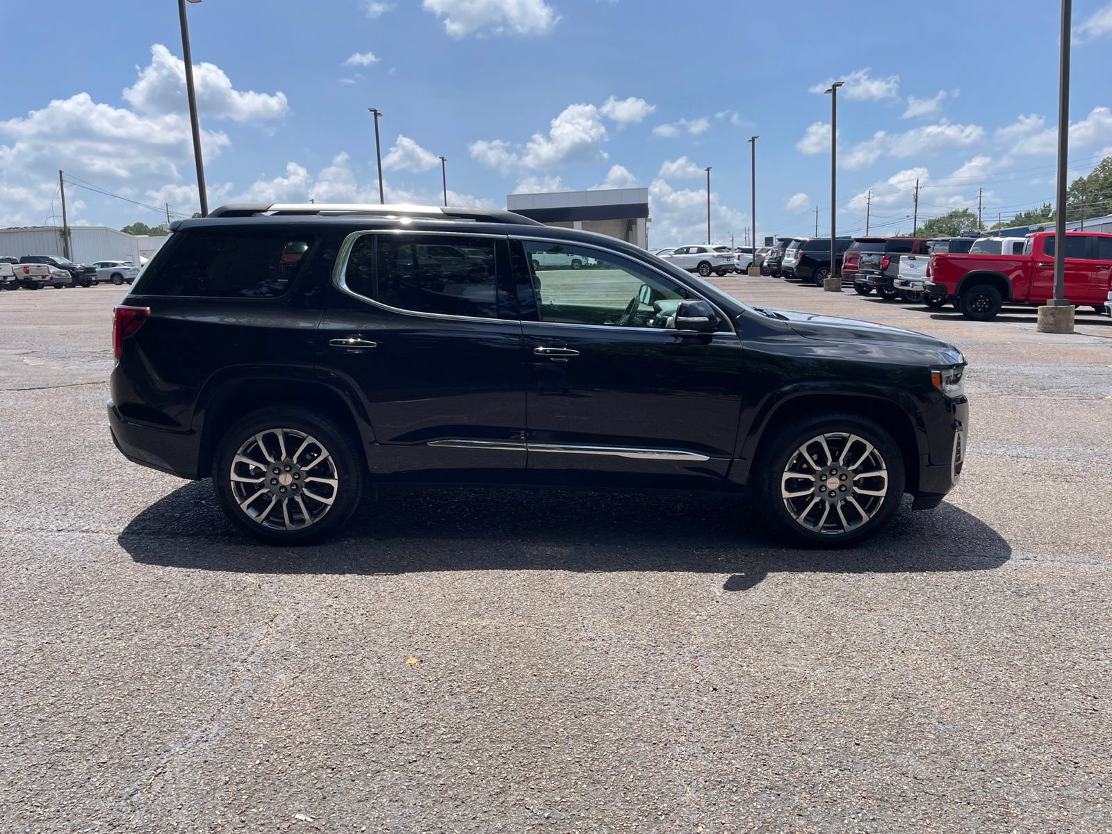 Used 2023 GMC Acadia Denali FWD image 7