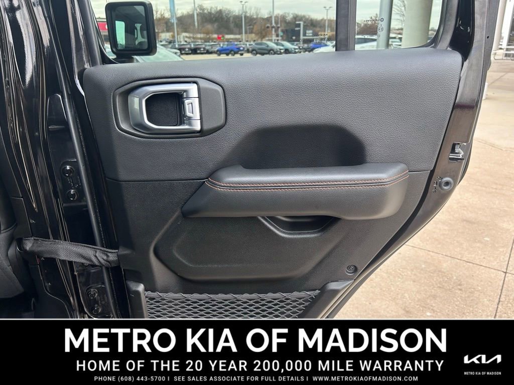 Used 2023 Jeep Gladiator Mojave w/ Cold Weather Group image 41