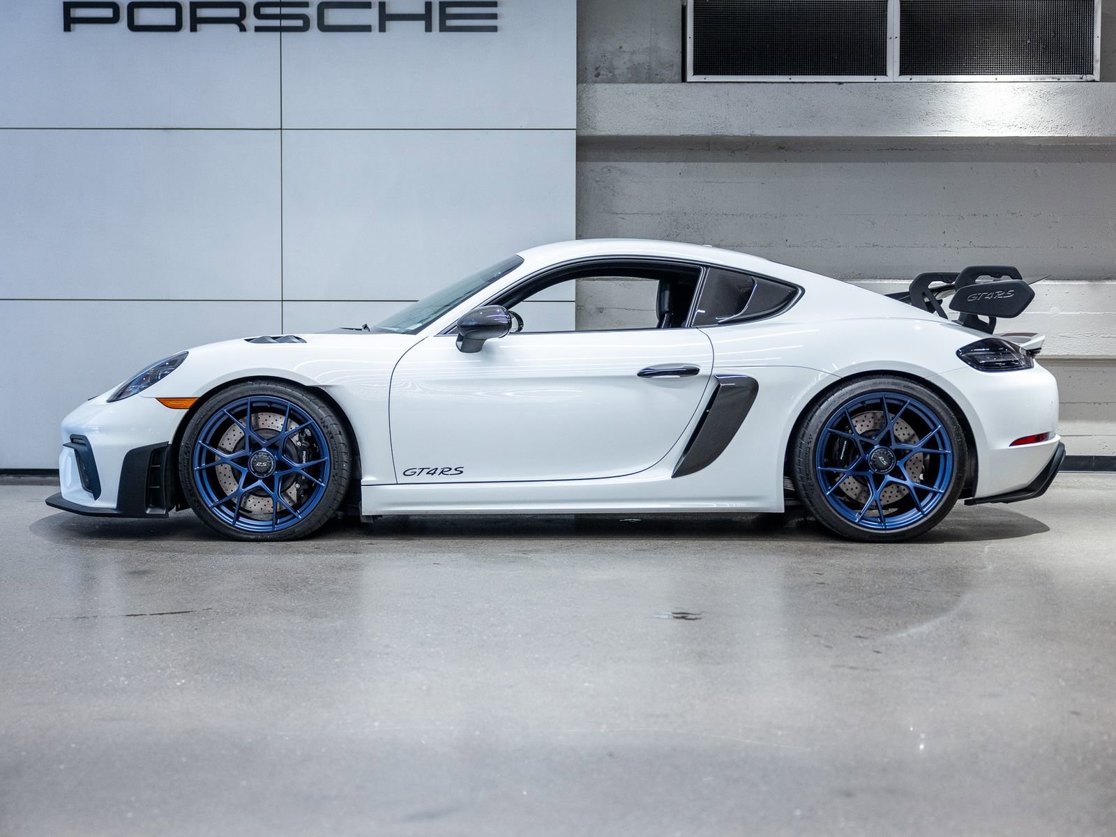 Certified 2025 Porsche 718 Cayman GT4 RS RWD image 2