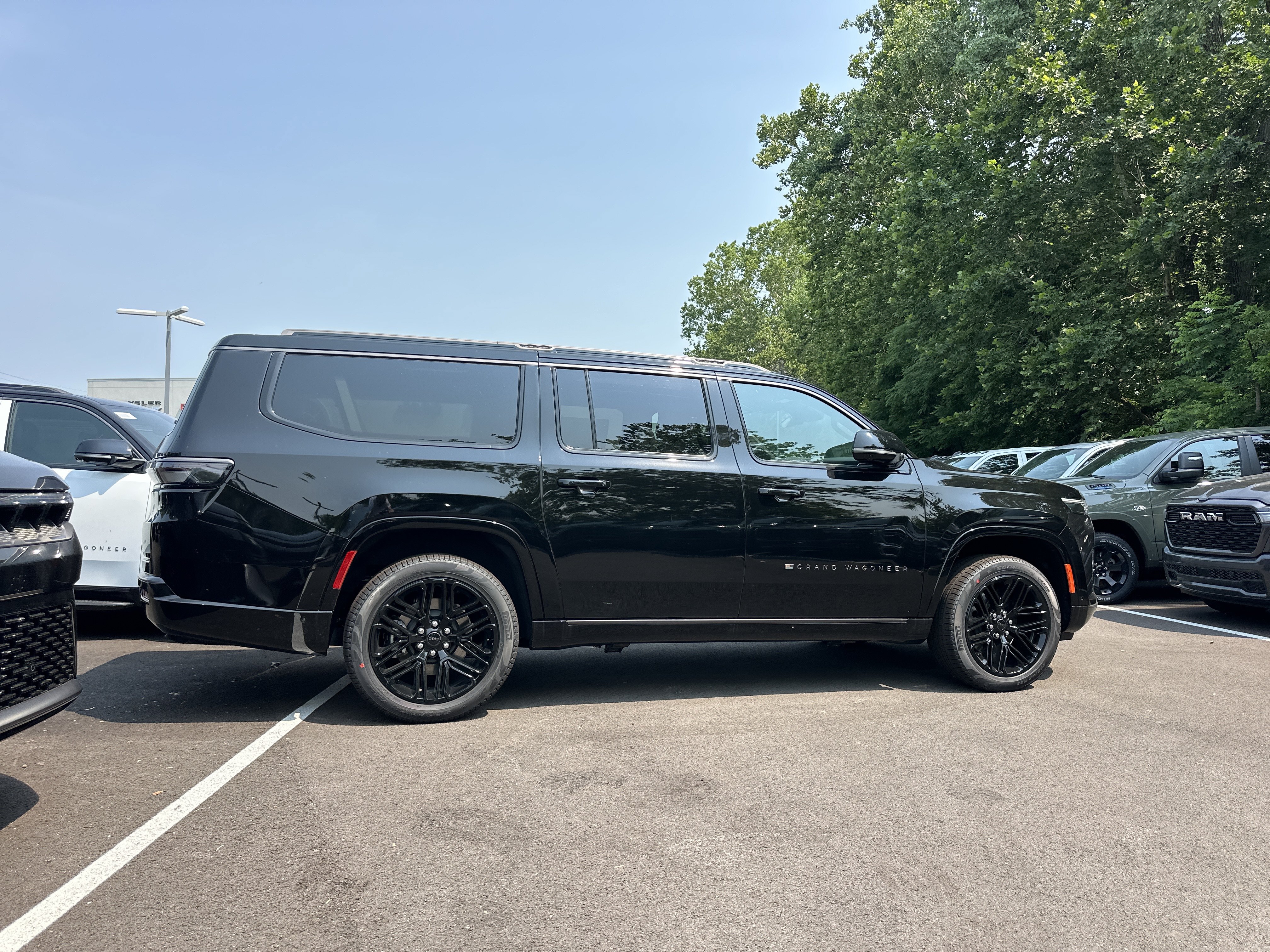 New 2026 Jeep Grand Wagoneer L Limited AWD/4WD image 17