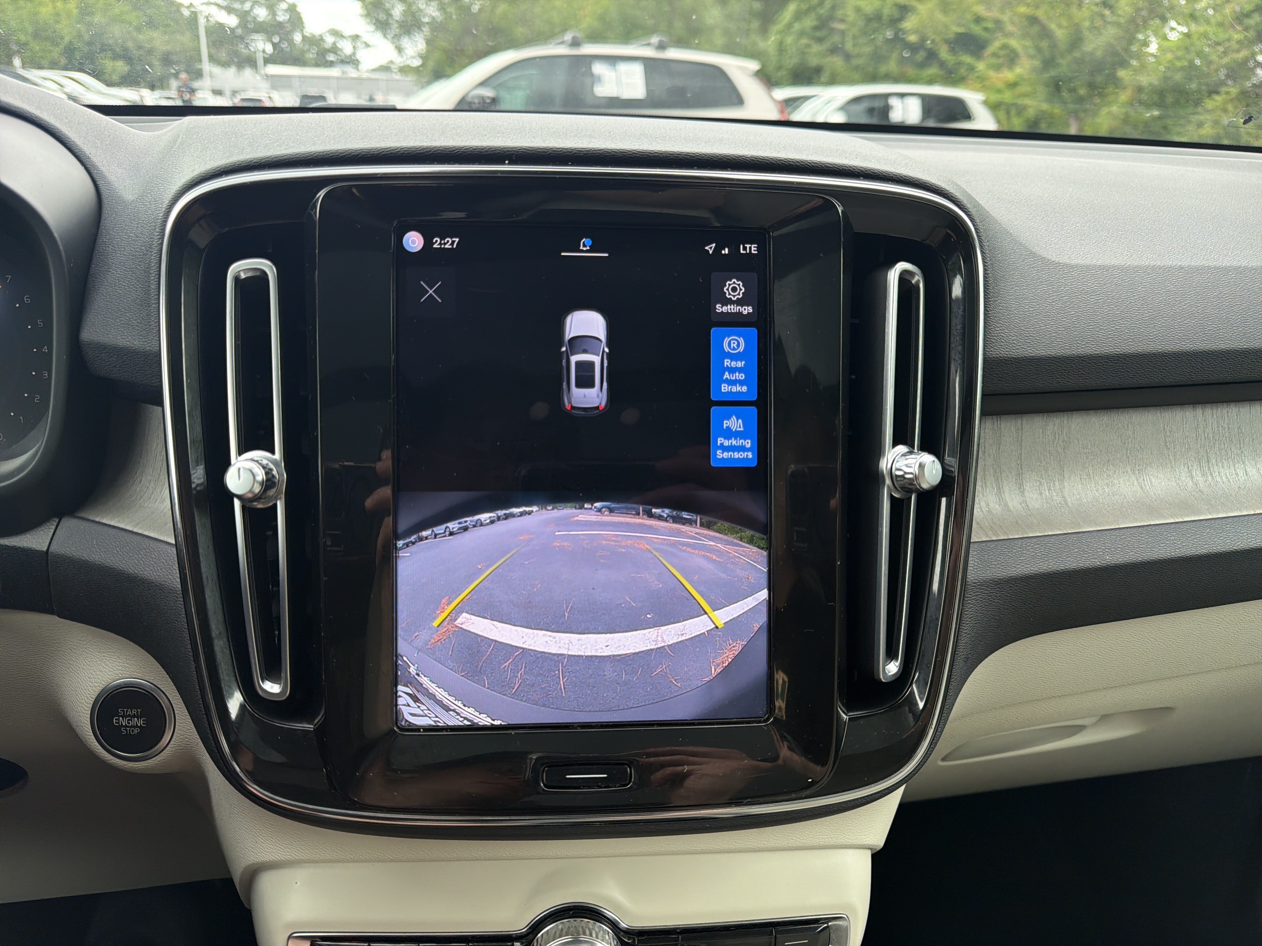 Certified 2023 Volvo XC40 B5 Plus AWD/4WD image 25