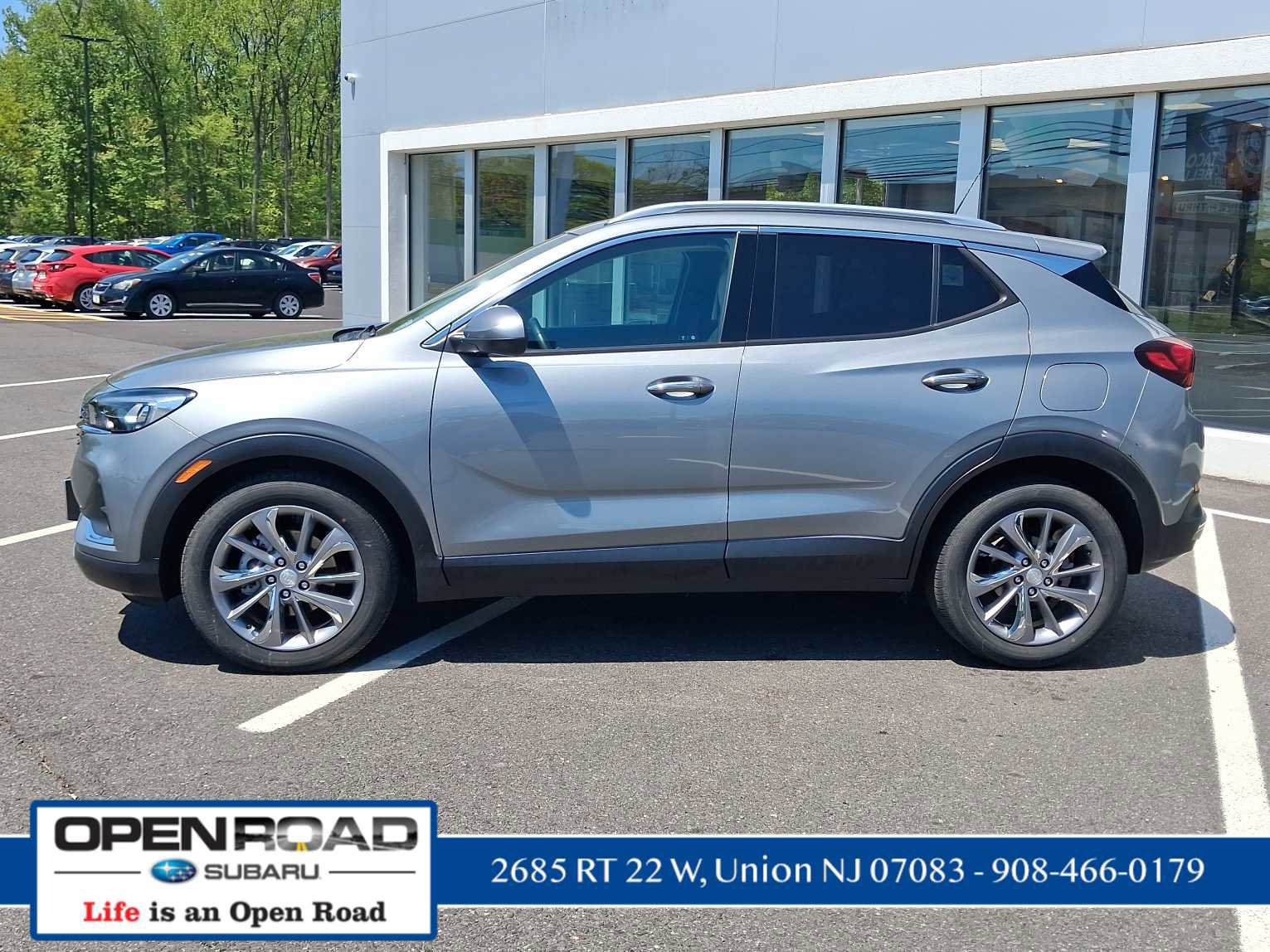 Used 2023 Buick Encore GX Essence w/ Experience Buick Package FWD image 3