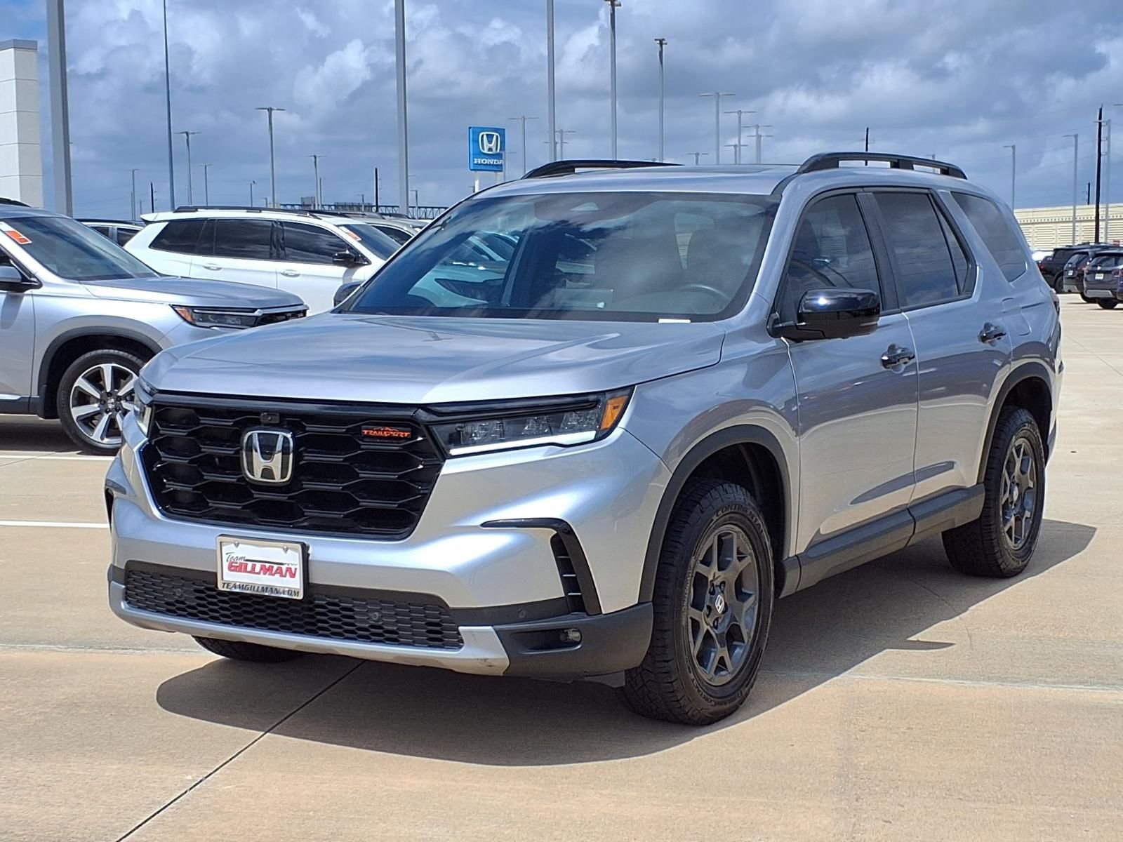 Used 2025 Honda Pilot TrailSport image 4