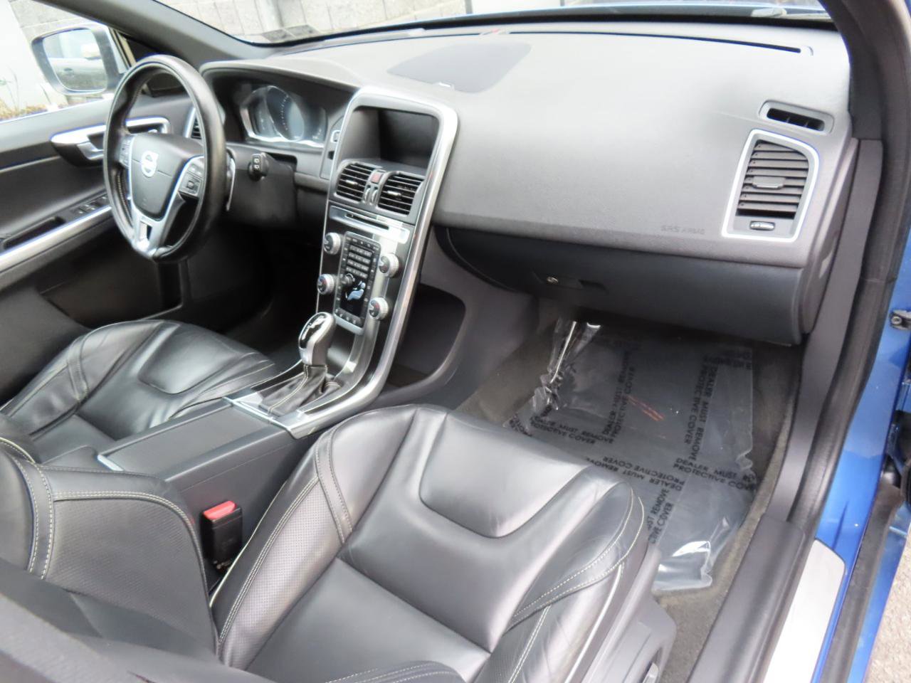 Used 2017 Volvo XC60 T6 R-Design w/ Climate Package image 19