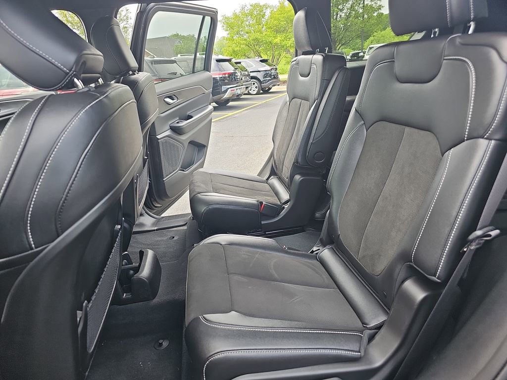 Certified 2023 Jeep Grand Cherokee L Laredo AWD/4WD image 15