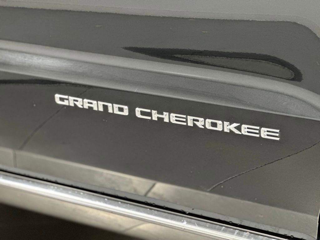 Used 2015 Jeep Grand Cherokee Summit AWD/4WD image 23