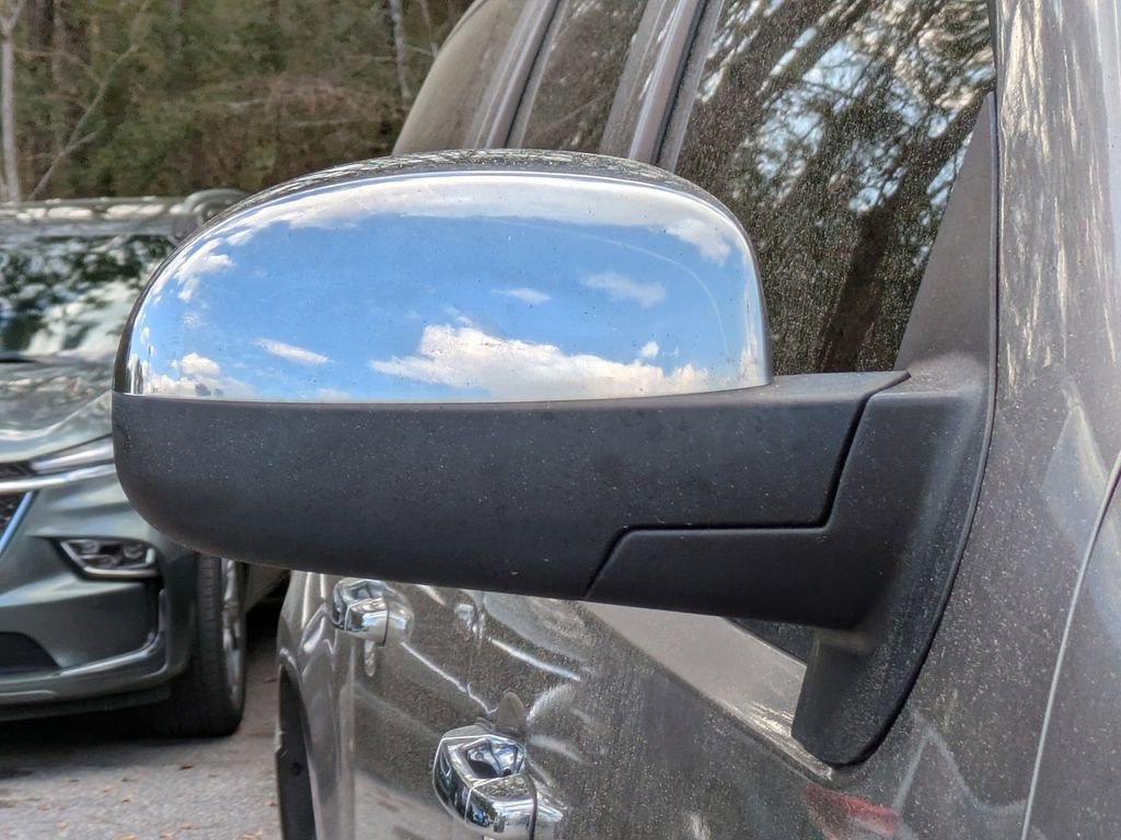 Used 2014 Chevrolet Suburban LTZ image 11