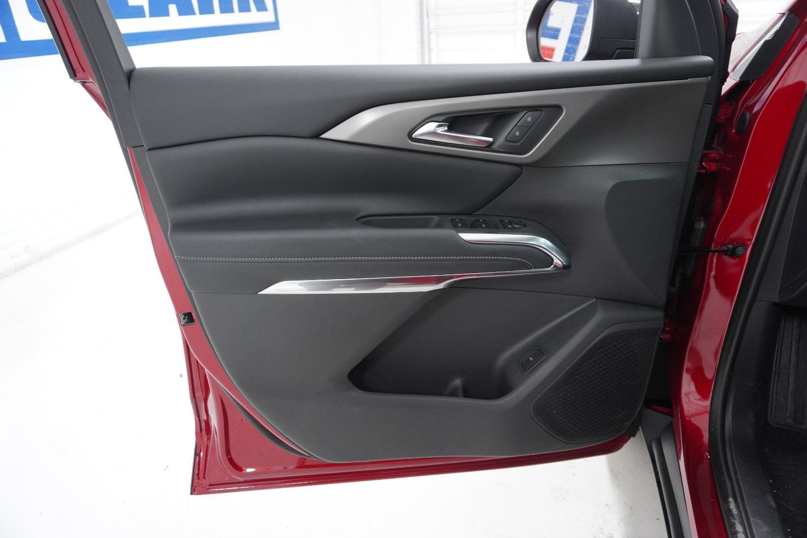 New 2026 Chevrolet Traverse LT w/ Sun and Wheel Package image 13