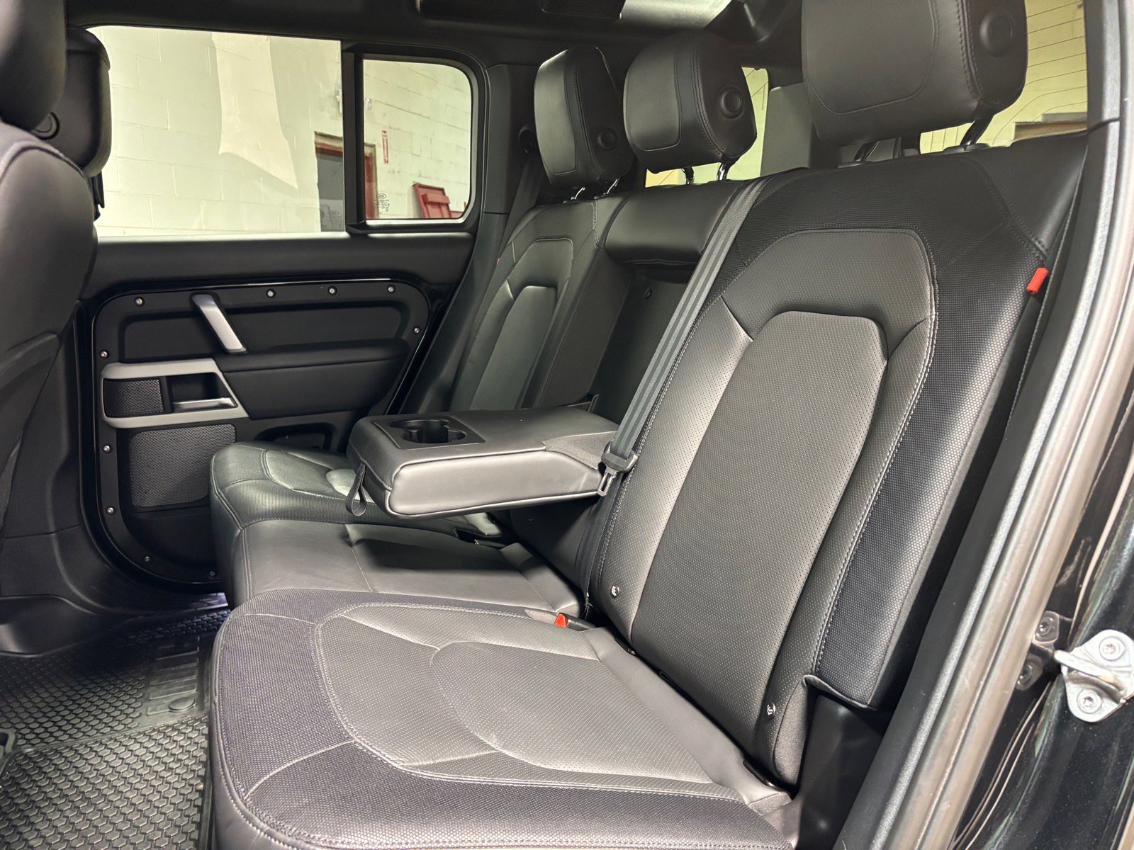Used 2023 Land Rover Defender 110 X-Dynamic SE image 26
