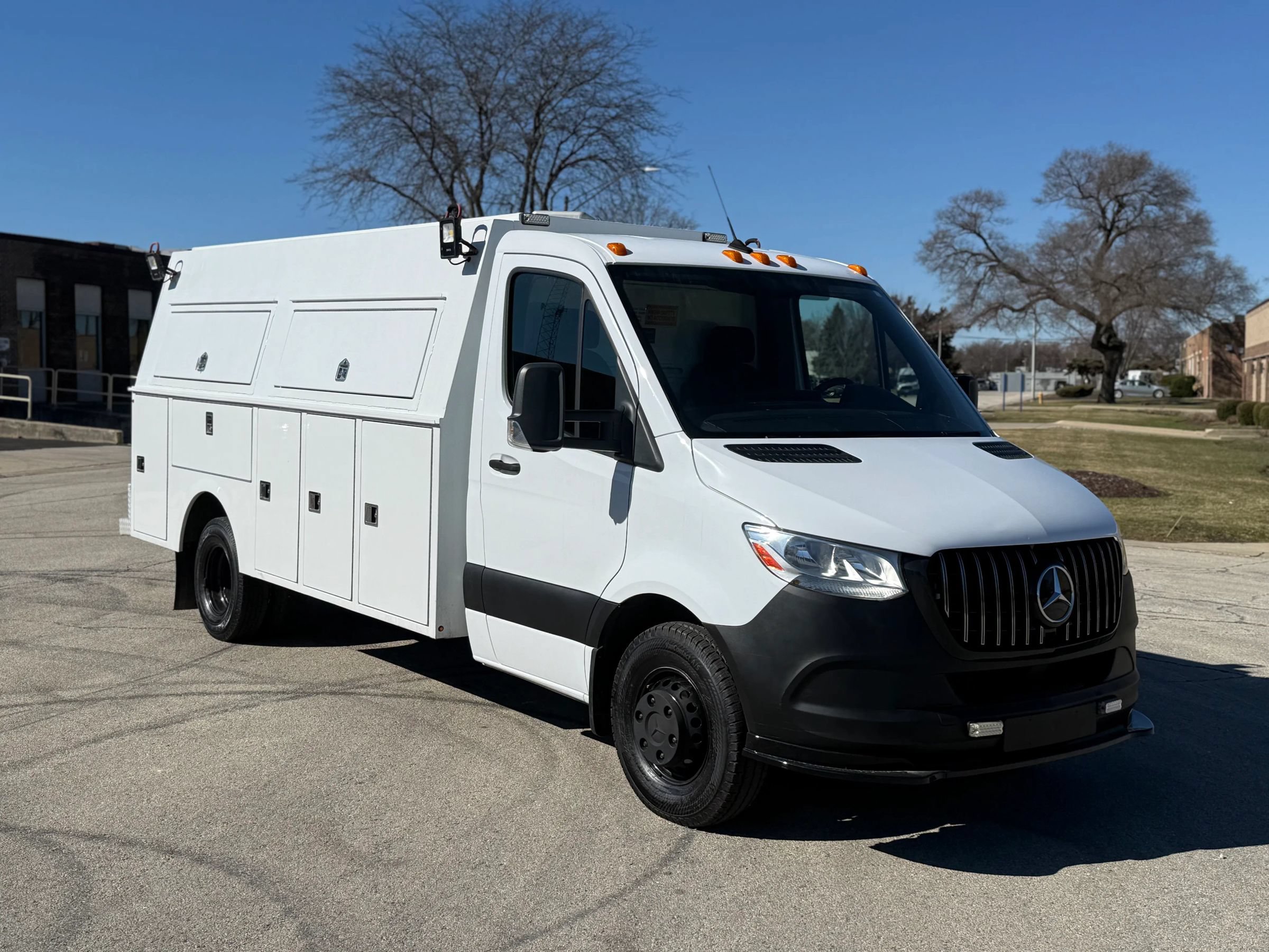 Used 2019 Freightliner Sprinter 3500 w/ Premium Package RWD image 1
