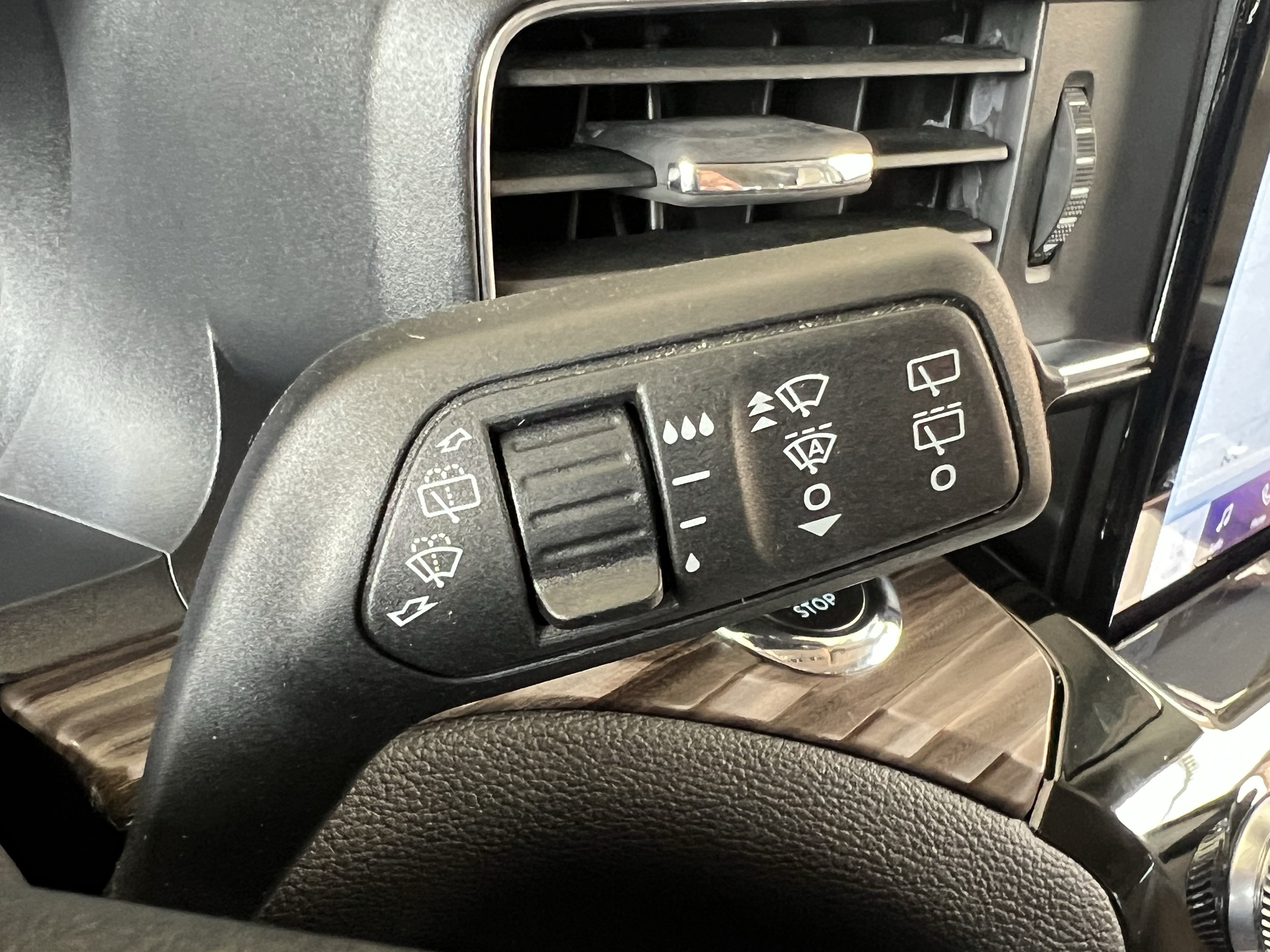 Used 2023 Ford Explorer Limited w/ Limited Technology Package AWD/4WD image 48