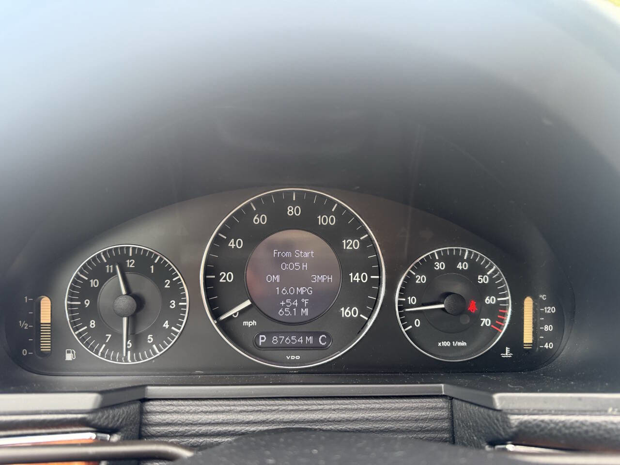 Used 2009 Mercedes-Benz E 350 4MATIC Sedan image 18