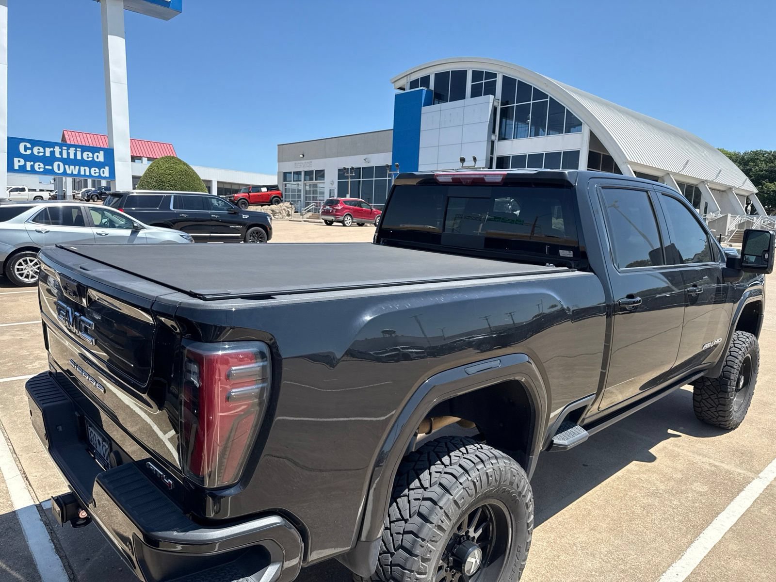 Used 2025 GMC Sierra 2500 AT4 w/ AT4 Premium Plus Package AWD/4WD image 9
