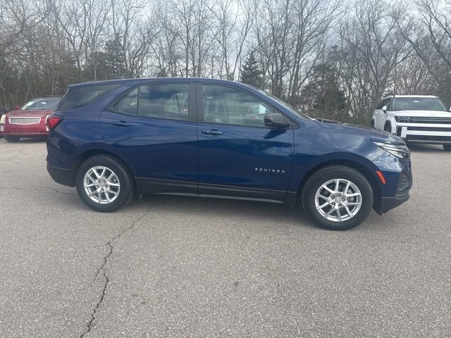 Used 2023 Chevrolet Equinox LS image 3