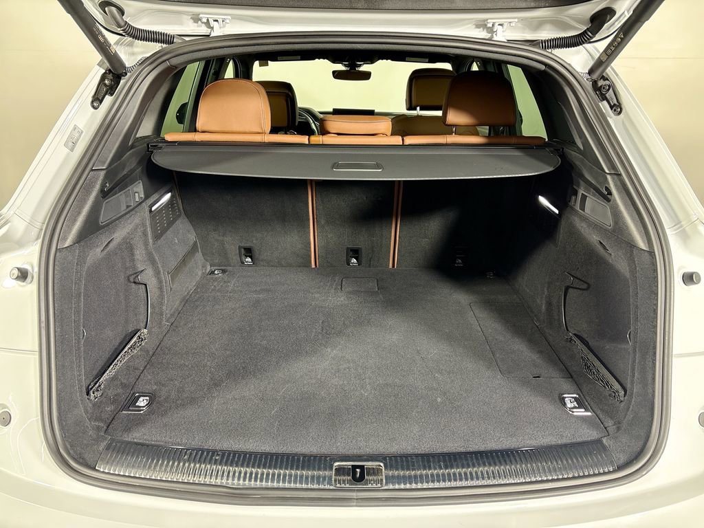 Used 2023 Audi Q5 e Prestige w/ Prestige Package image 22