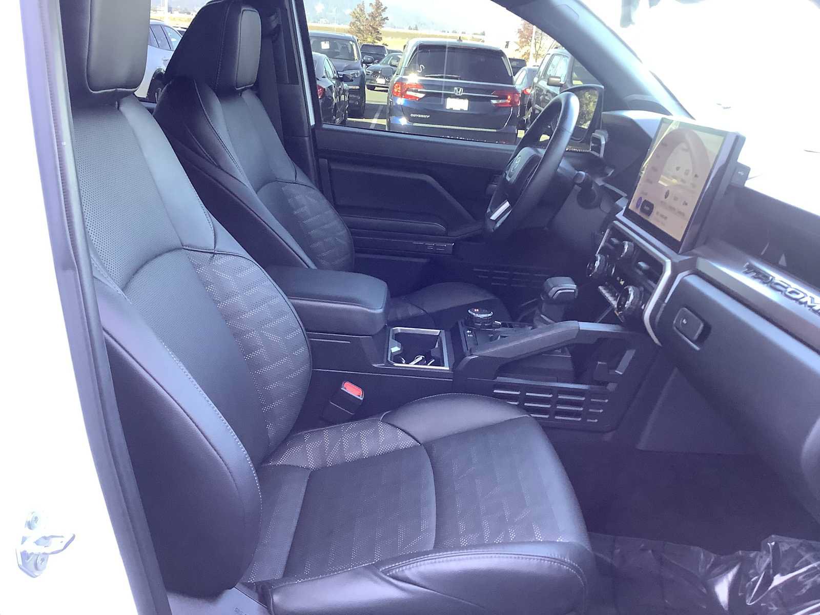 Used 2024 Toyota Tacoma TRD Sport w/ TRD Sport Premium Package AWD/4WD image 15