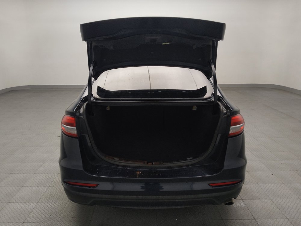 Used 2020 Ford Fusion SE FWD image 29
