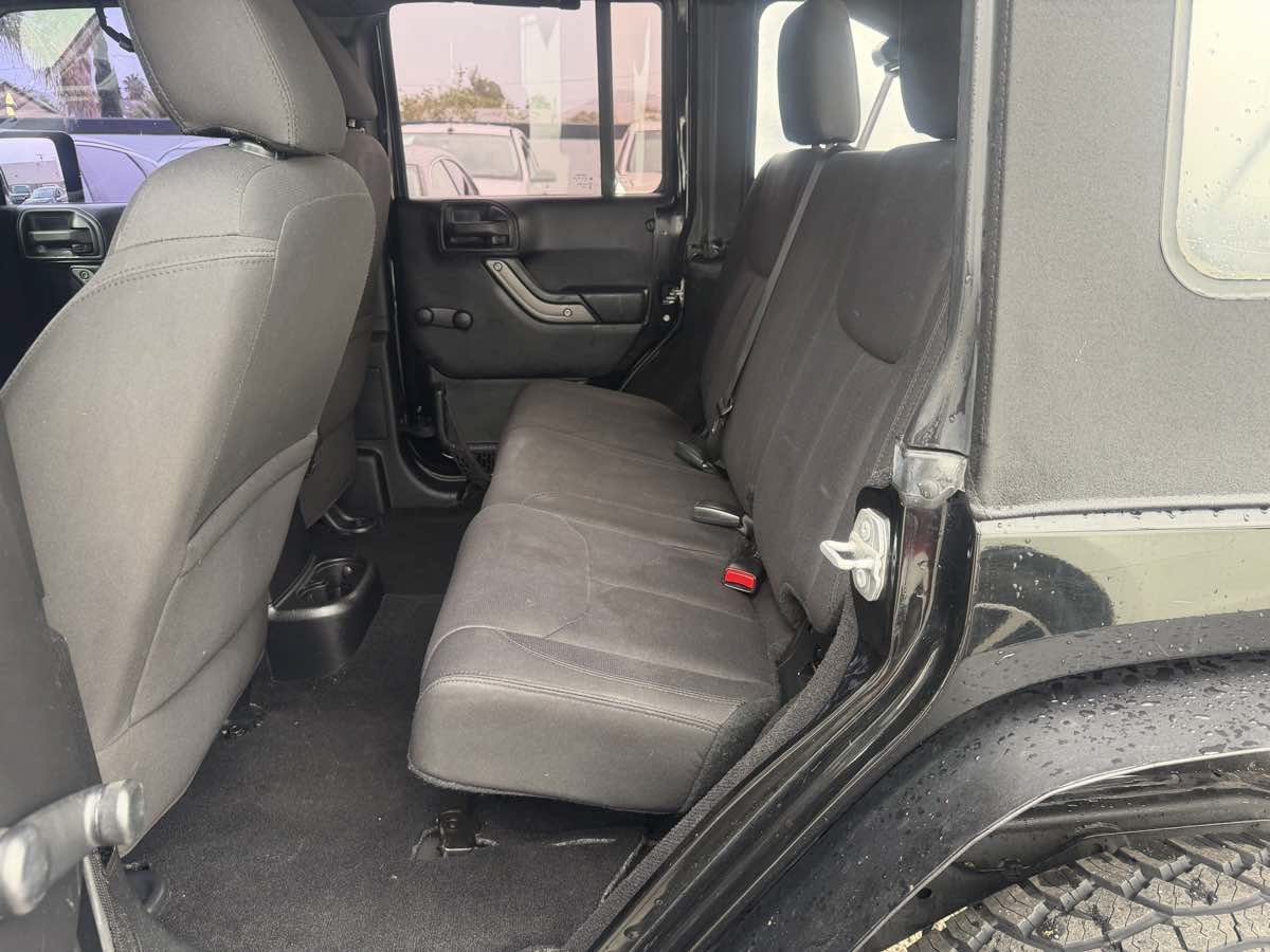 Used 2016 Jeep Wrangler Unlimited Sport w/ Connectivity Group AWD/4WD image 12