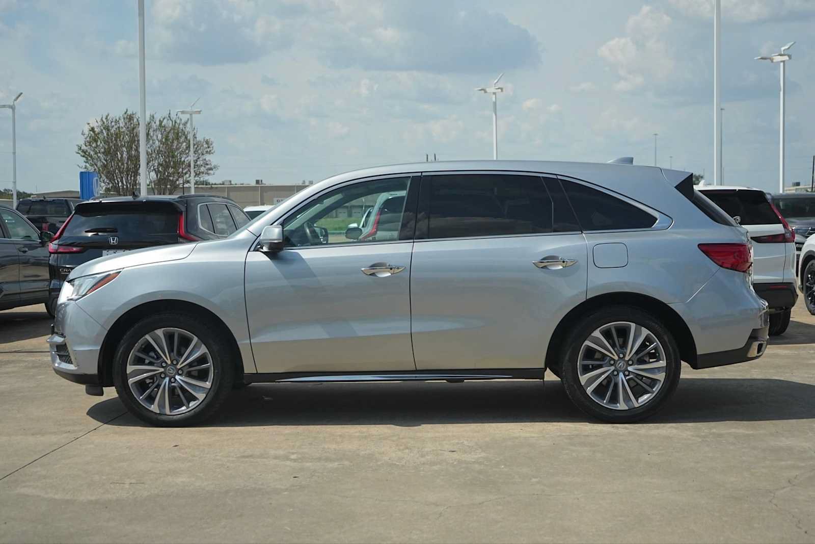 Used 2018 Acura MDX w/ Technology Package FWD image 3