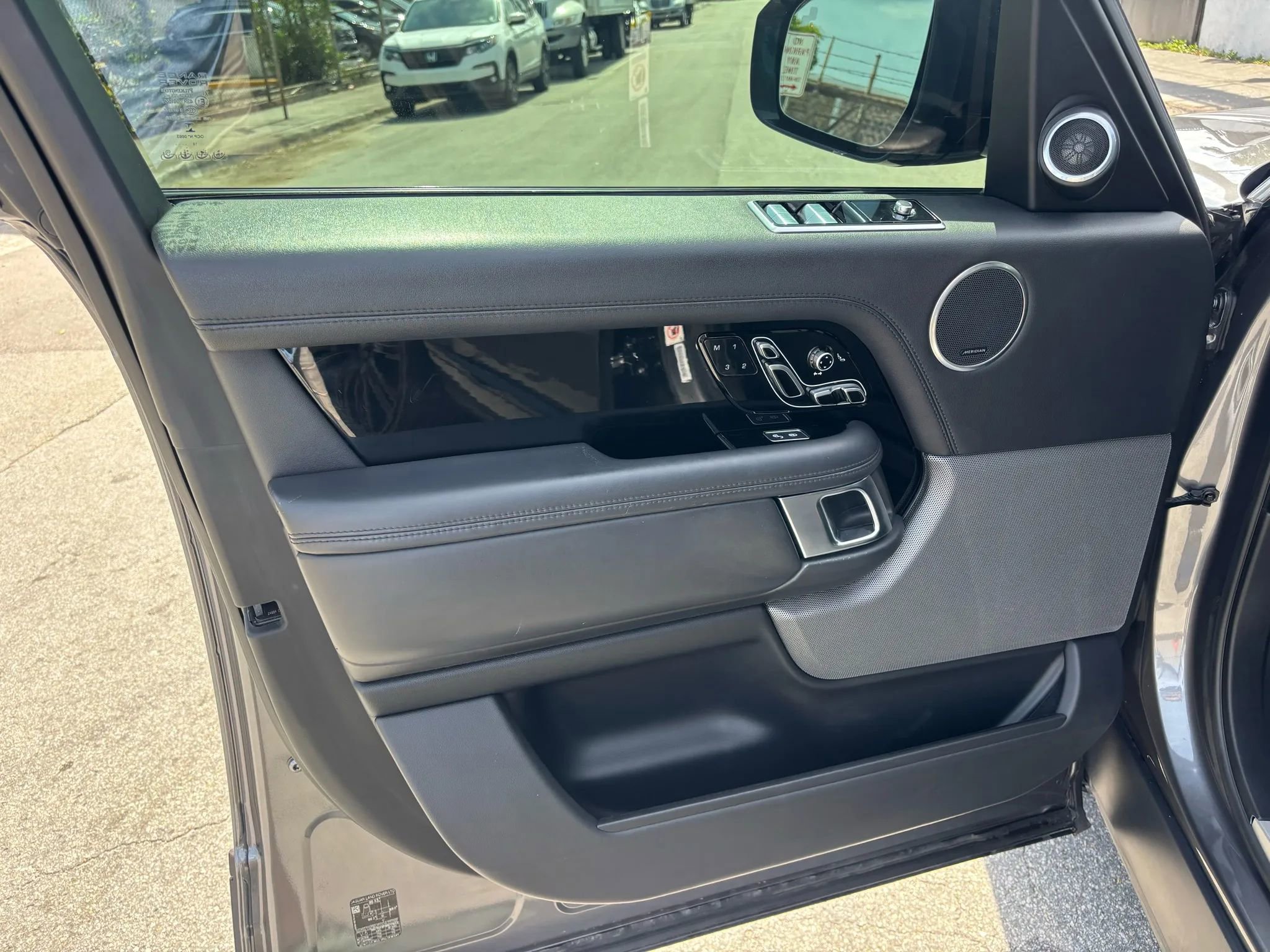 Used 2019 Land Rover Range Rover Supercharged image 9