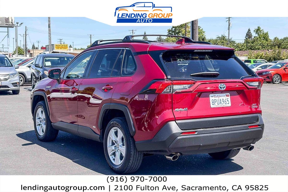 Used 2020 Toyota RAV4 XLE w/ Convenience Package AWD/4WD image 2