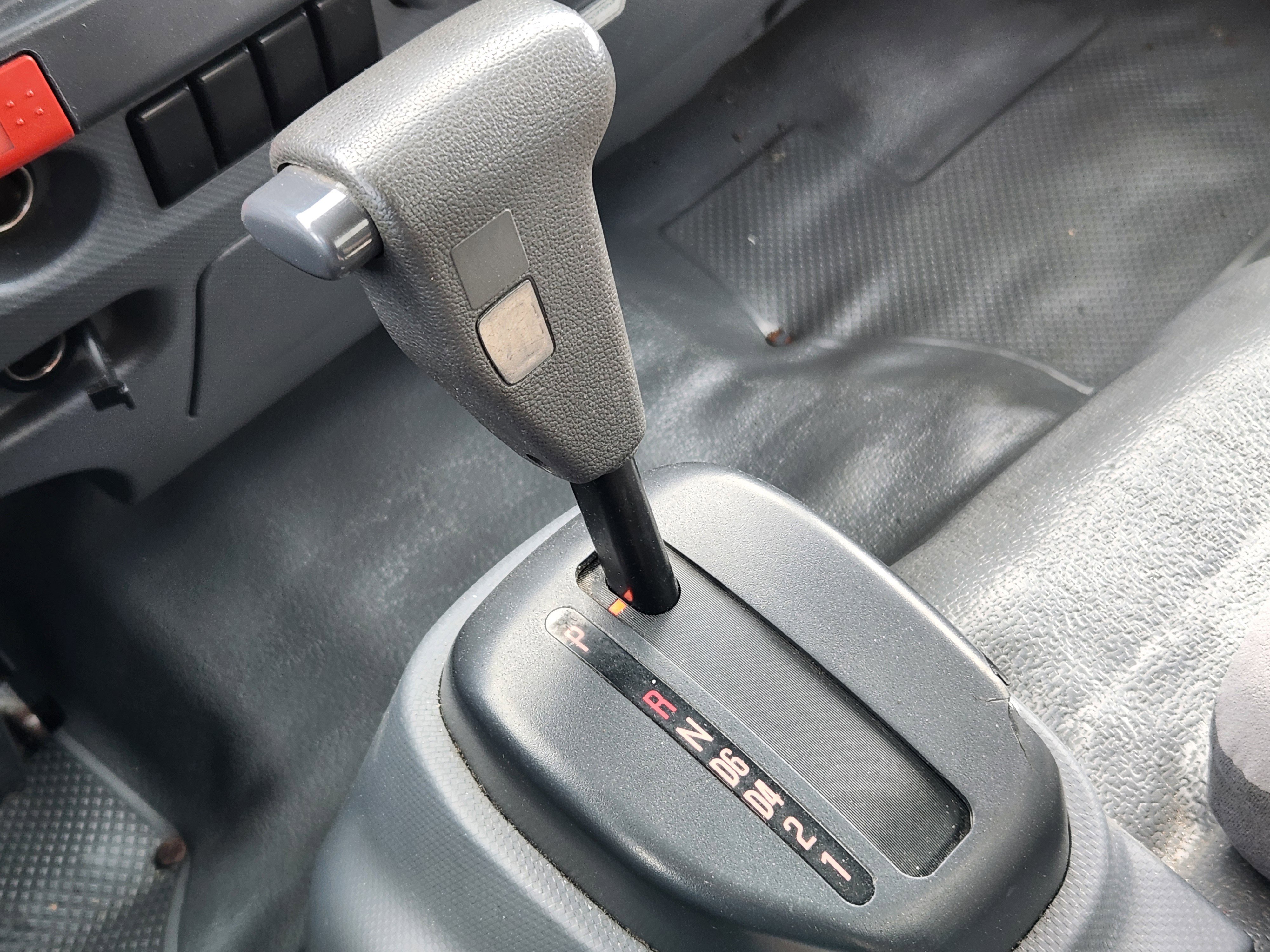 Used 2019 Isuzu NPR image 12