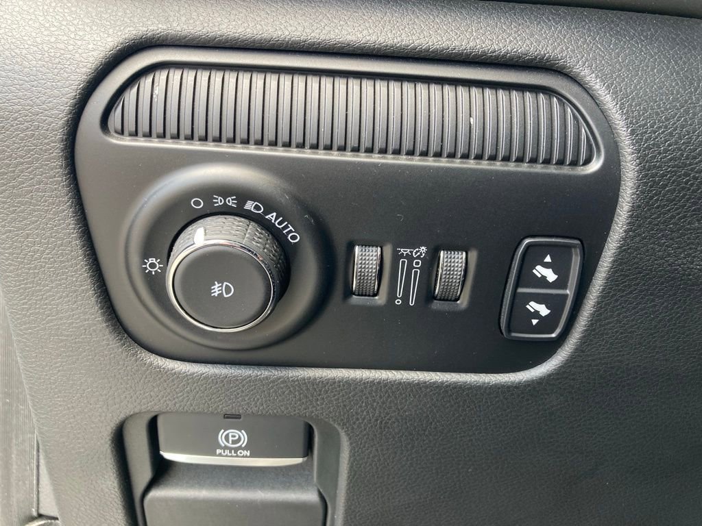 Used 2022 Jeep Wagoneer Series III w/ Premium Group I AWD/4WD image 16