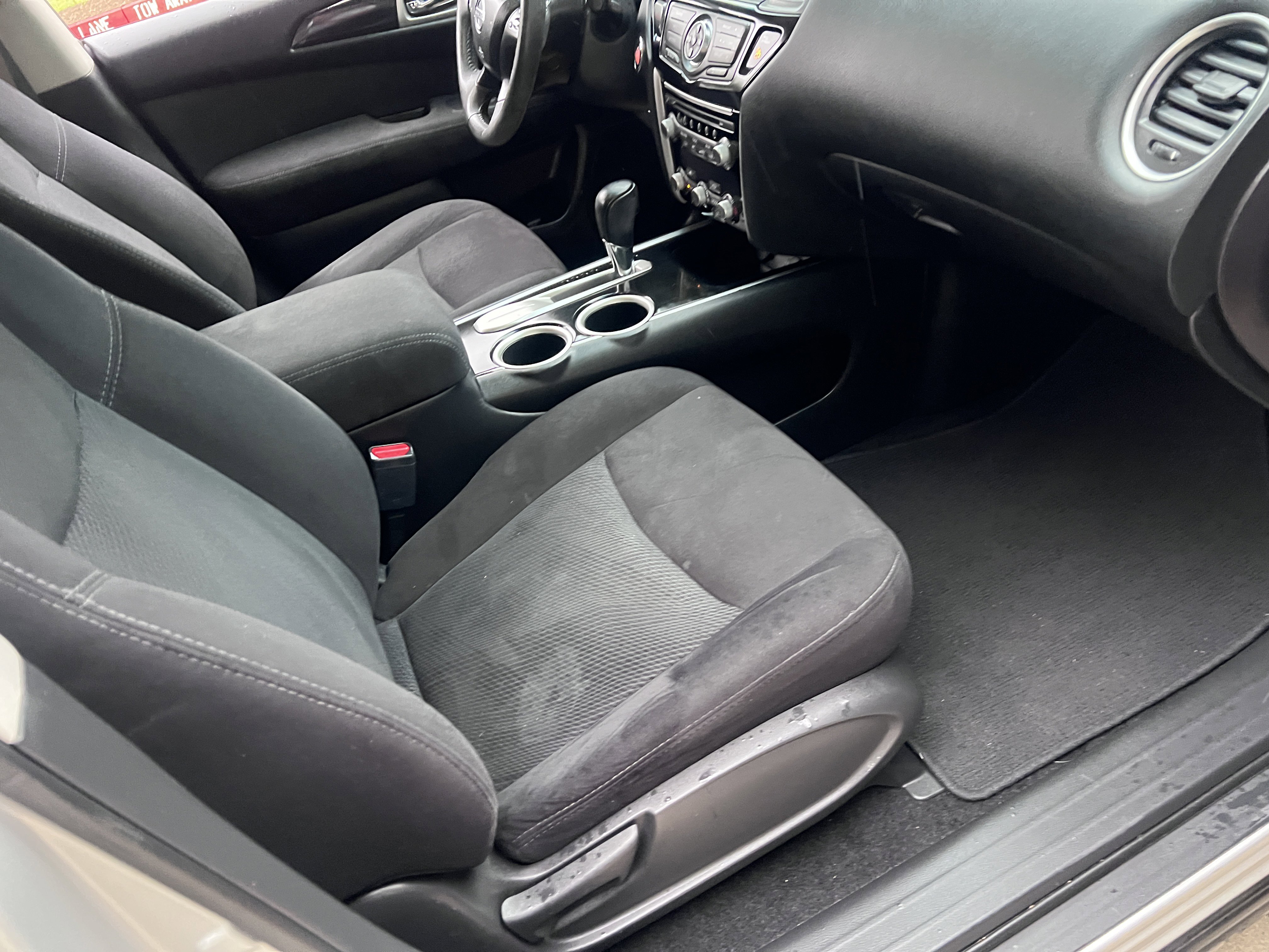 Used 2015 Nissan Pathfinder SV image 11