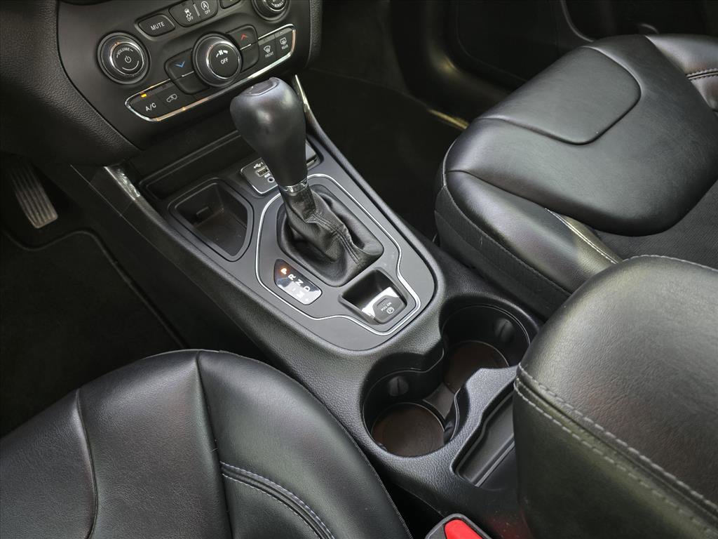 Used 2021 Jeep Cherokee Latitude Plus FWD image 16