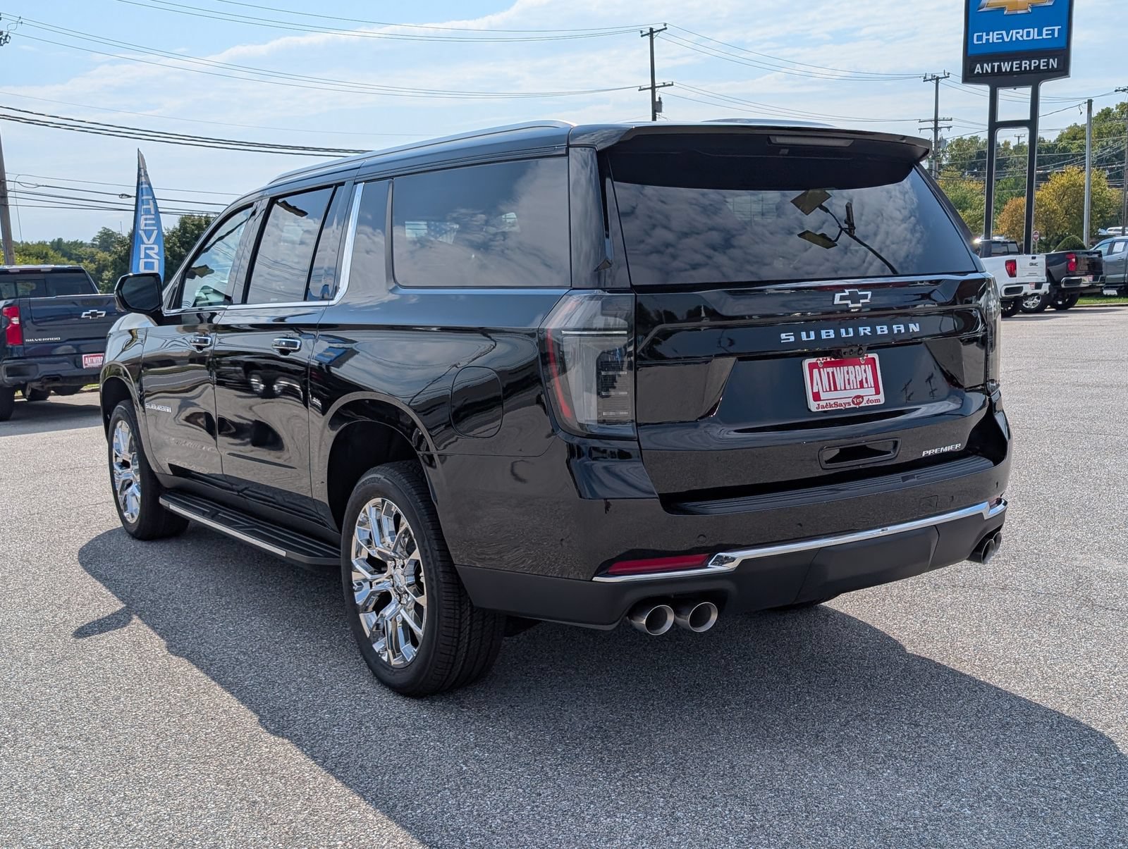 New 2026 Chevrolet Suburban Premier AWD/4WD image 3