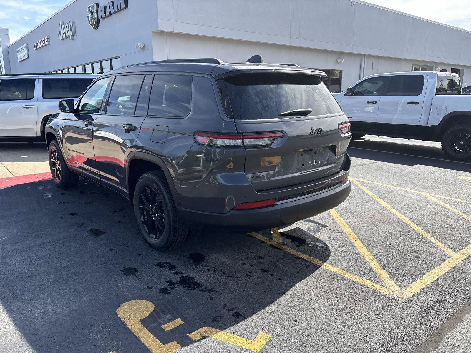 New 2026 Jeep Grand Cherokee L 4WD image 8