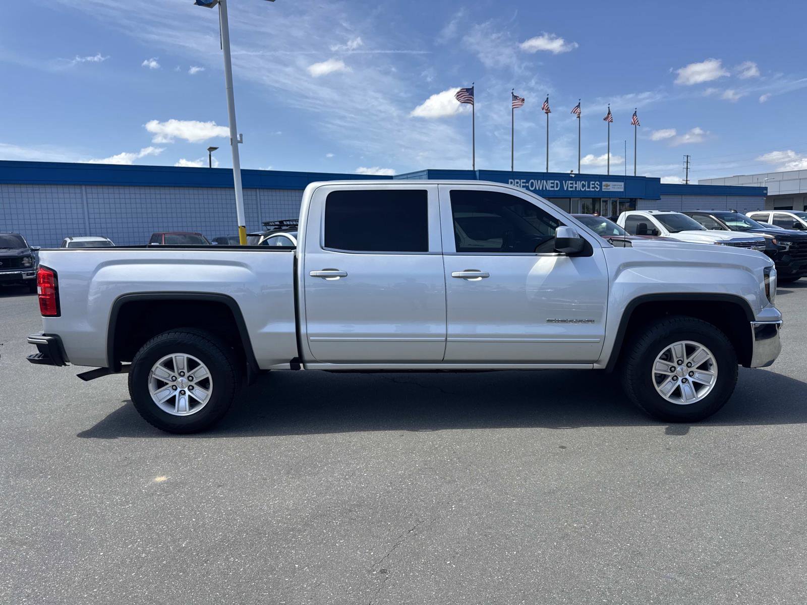 Used 2017 GMC Sierra 1500 SLE w/ SLE Value Package RWD image 4