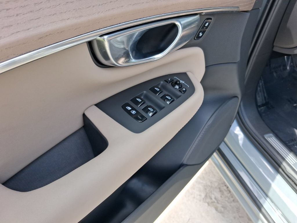 Certified 2026 Volvo XC90 B6 Plus AWD/4WD image 16