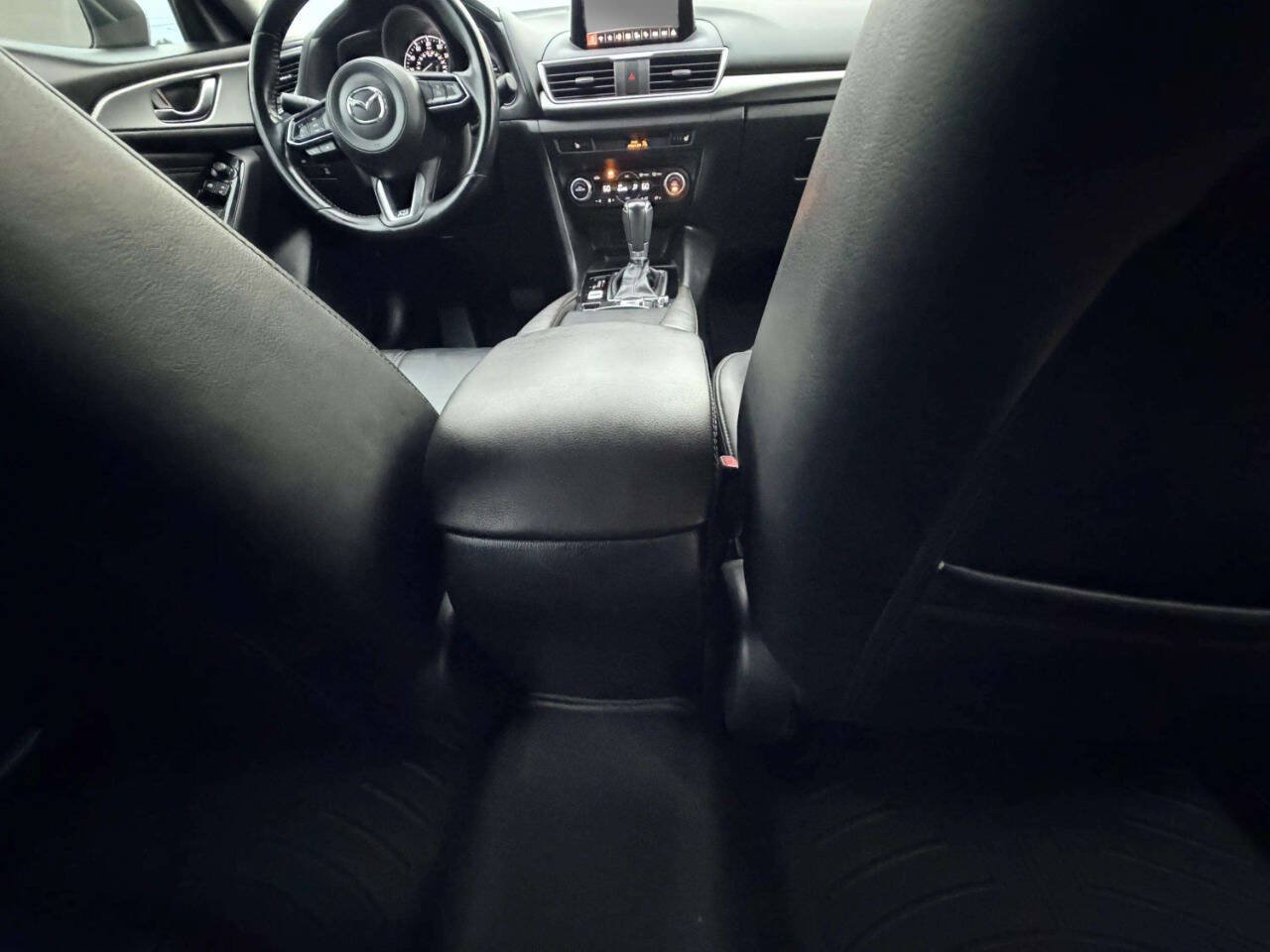 Used 2018 MAZDA MAZDA3 Touring FWD image 26