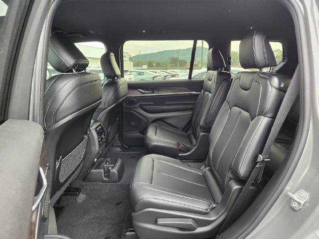 New 2027 Jeep Grand Cherokee L Limited AWD/4WD image 24