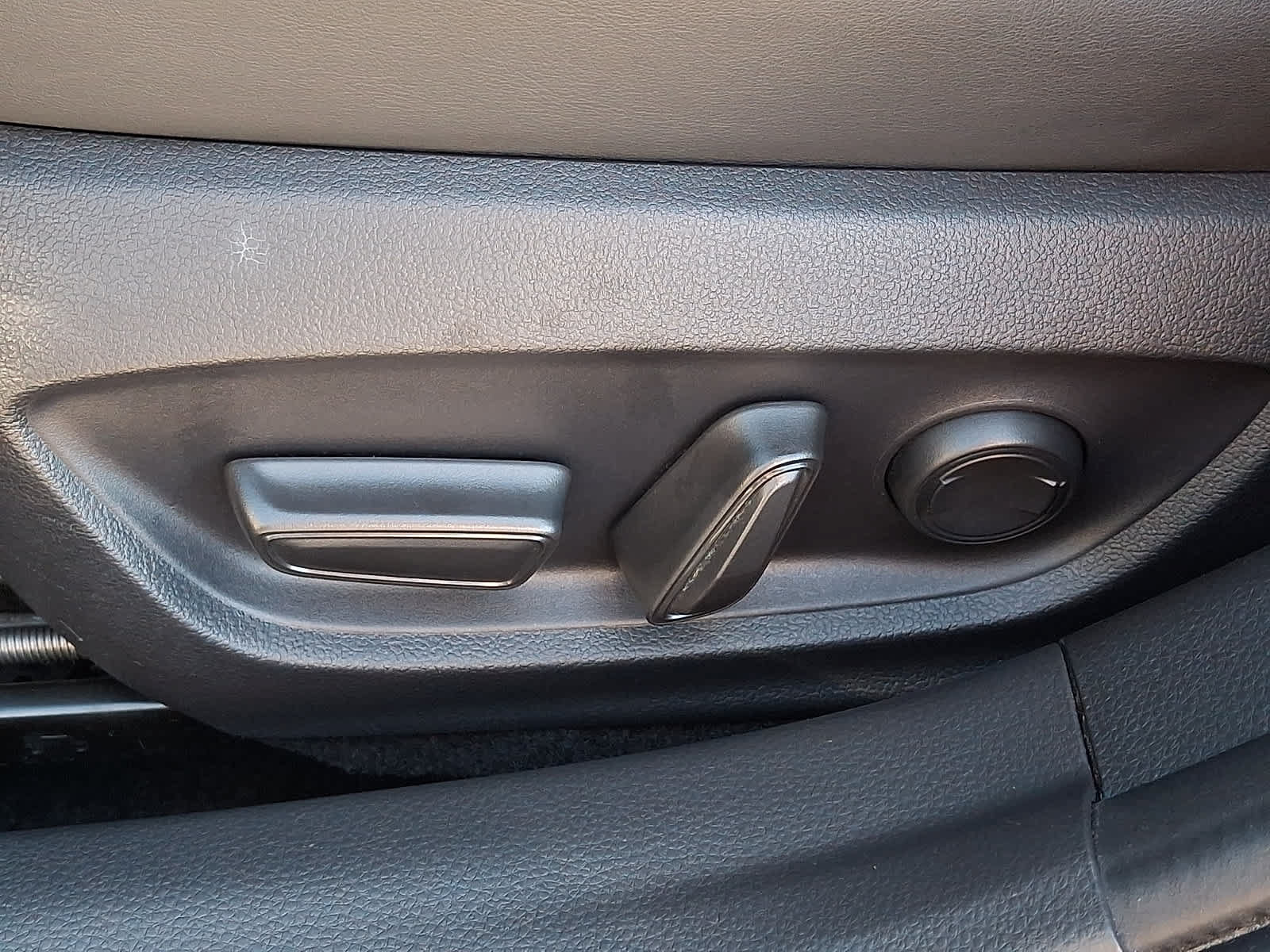 Certified 2023 Toyota Prius XLE FWD image 17