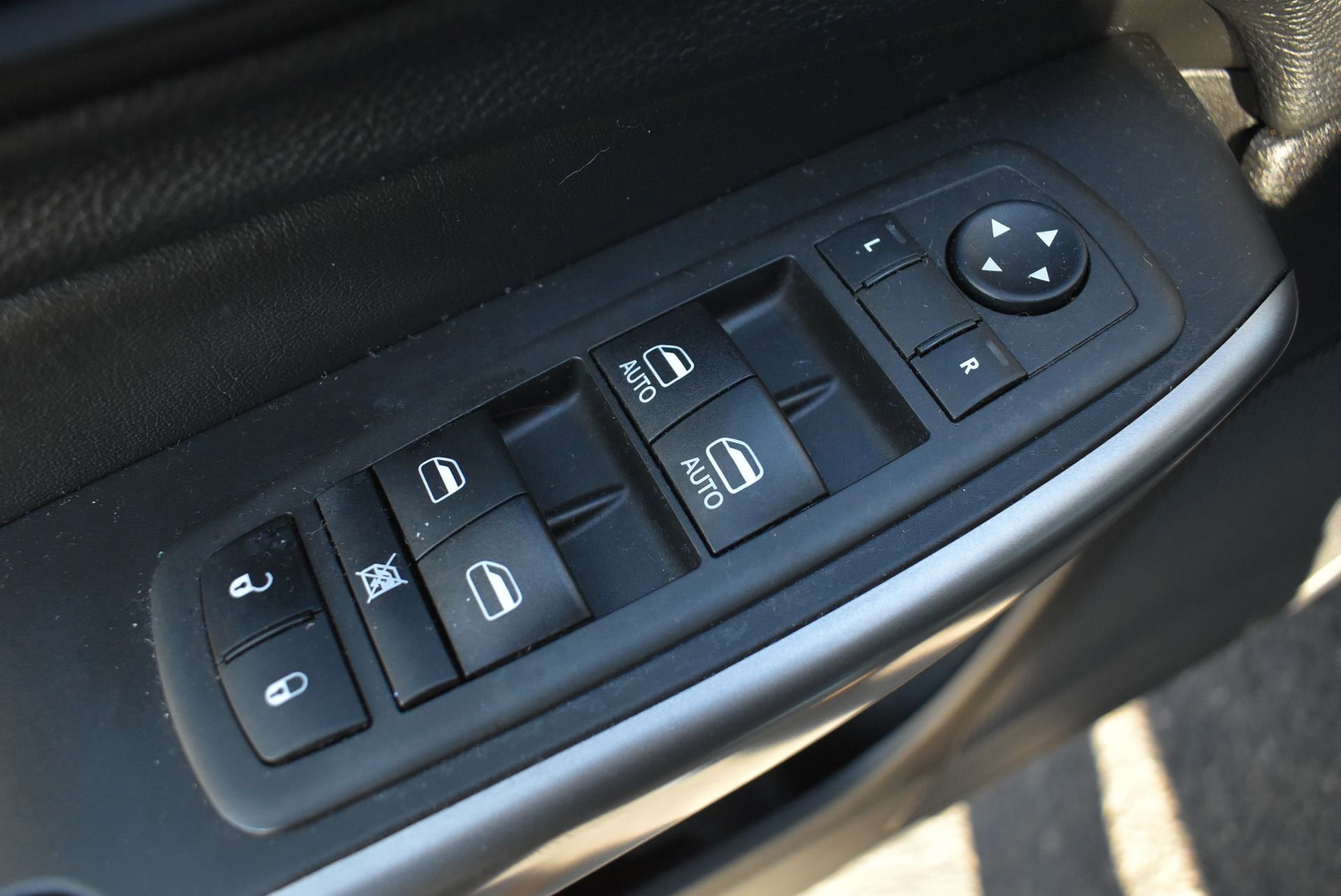 Used 2021 Jeep Cherokee Latitude Lux w/ Comfort/Convenience Group image 12