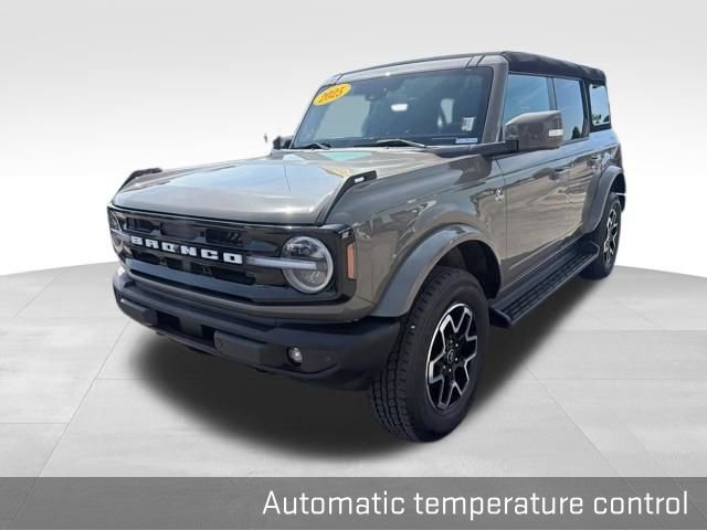 Used 2025 Ford Bronco Outer Banks AWD/4WD image 6