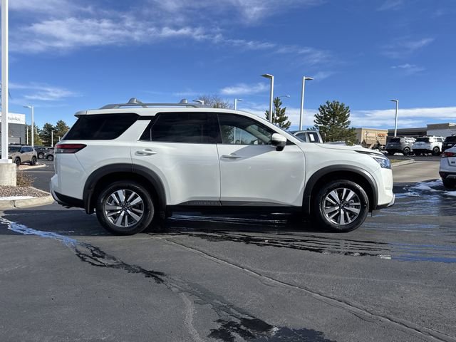 Used 2024 Nissan Pathfinder SL w/ Black Appearance Package image 2