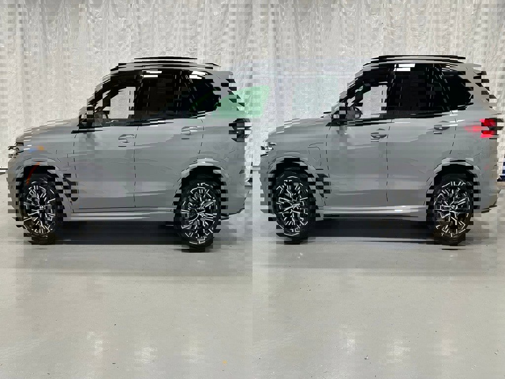 Used 2026 BMW X5 xDrive50e image 4