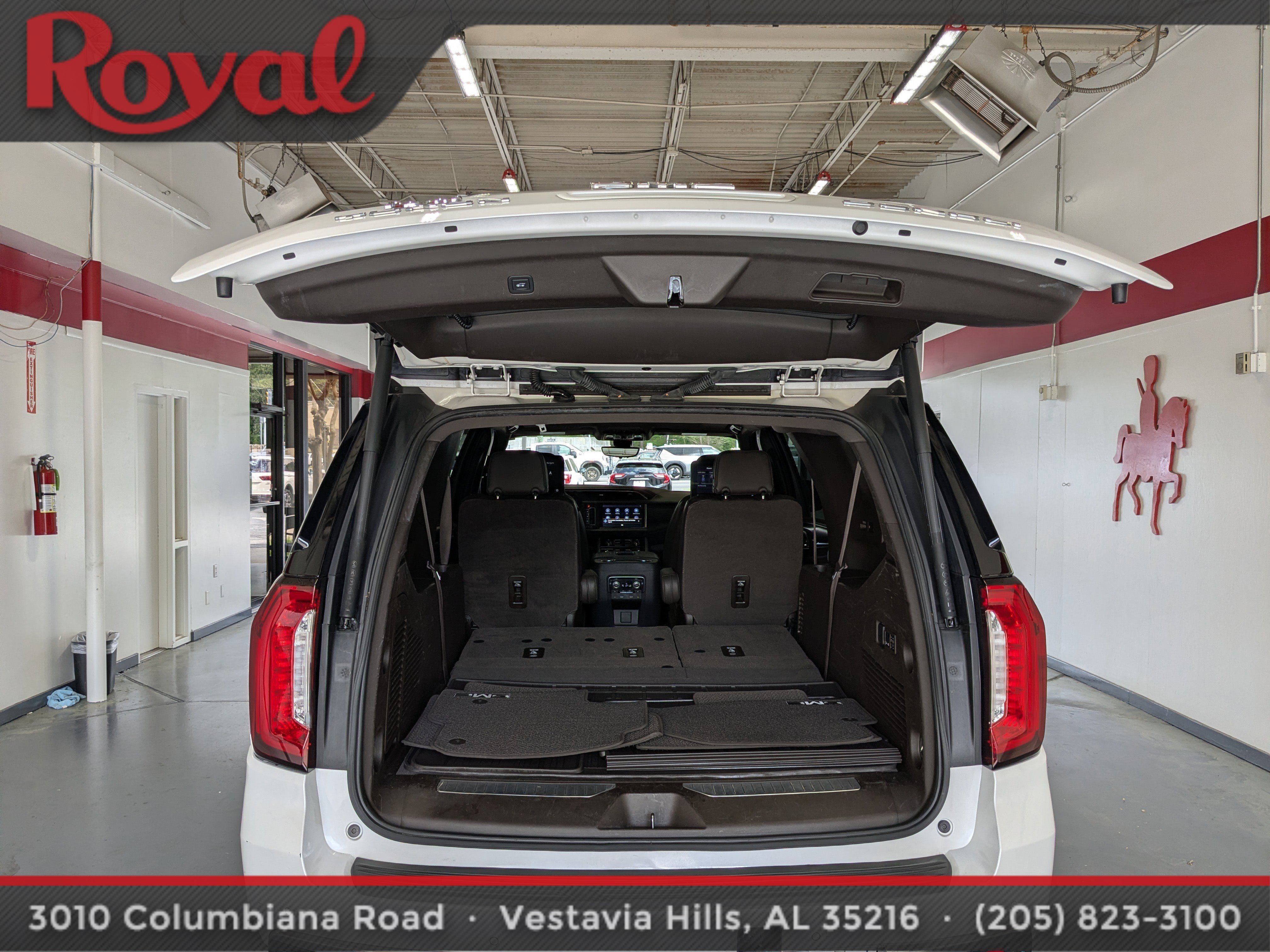Used 2021 GMC Yukon XL Denali w/ Denali Ultimate Package image 13