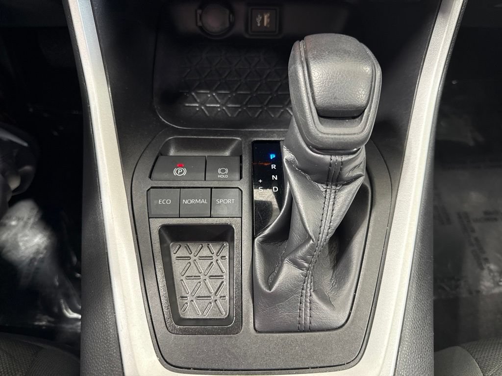 Used 2024 Toyota RAV4 XLE FWD image 17