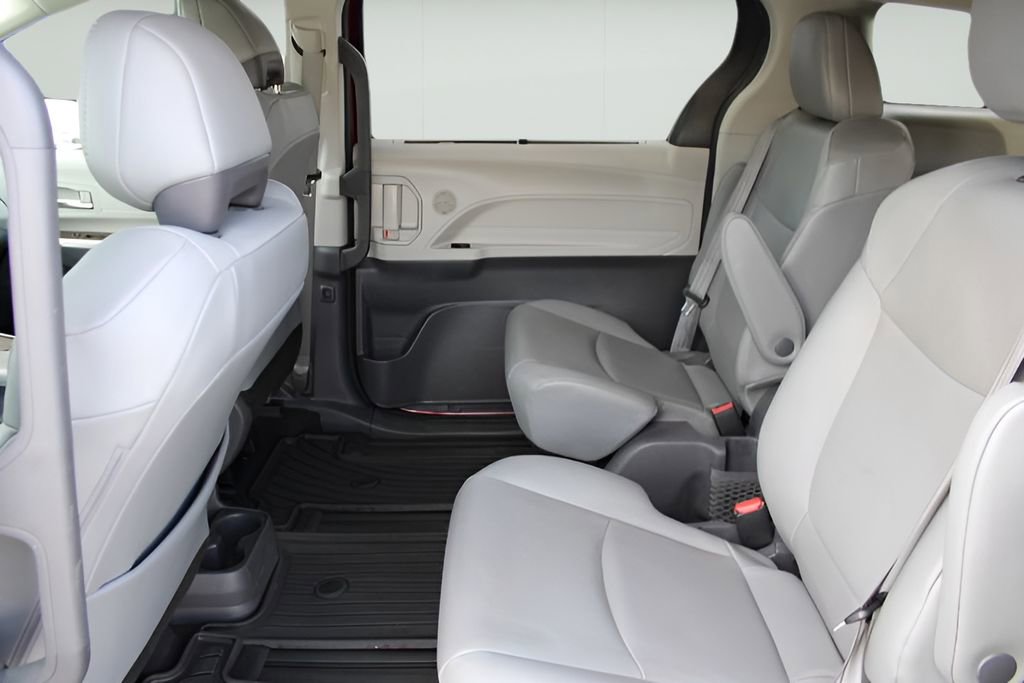 Used 2021 Toyota Sienna XLE w/ XLE Plus Package FWD image 20
