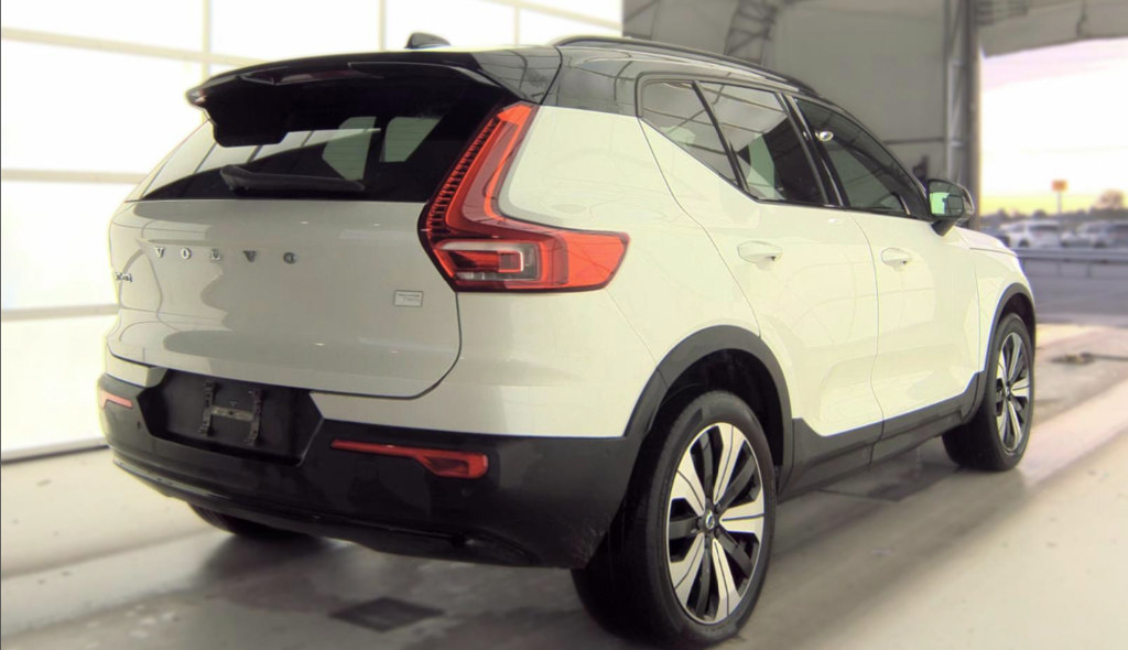 Used 2023 Volvo XC40 Recharge Plus w/ Protection Package Premier AWD/4WD image 7