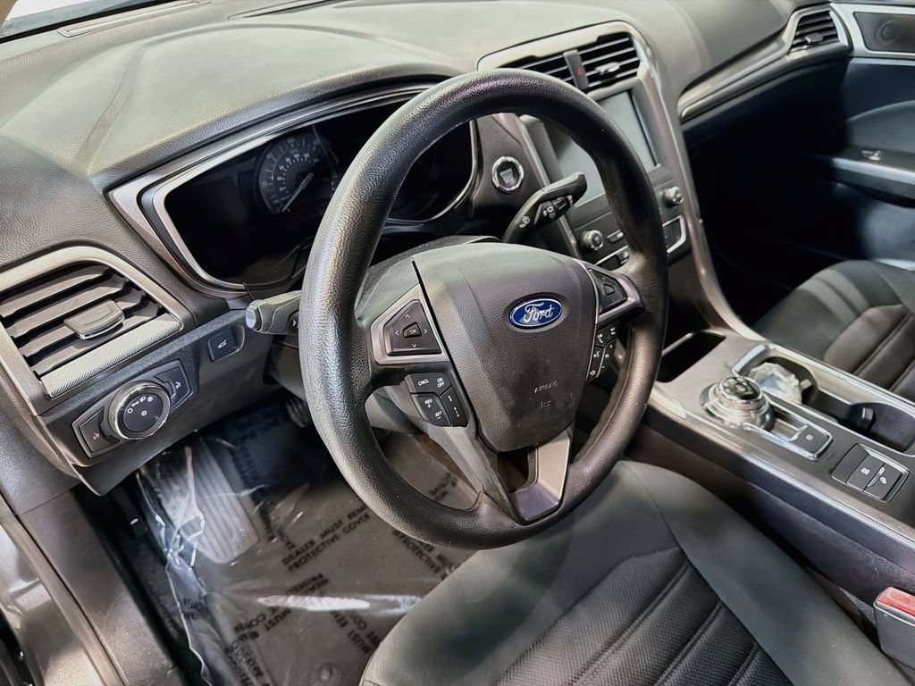 Used 2019 Ford Fusion SE FWD image 11